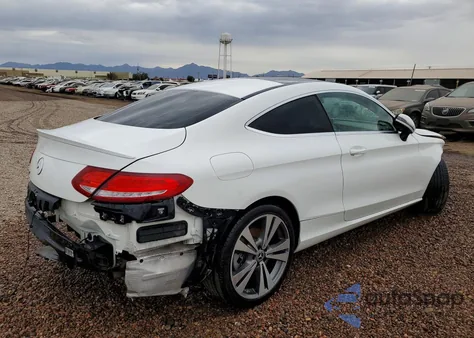 2018 Mercedes-Benz C 300 z USA, uszkodzony, nr VIN WDDWJ4JB4JF678253